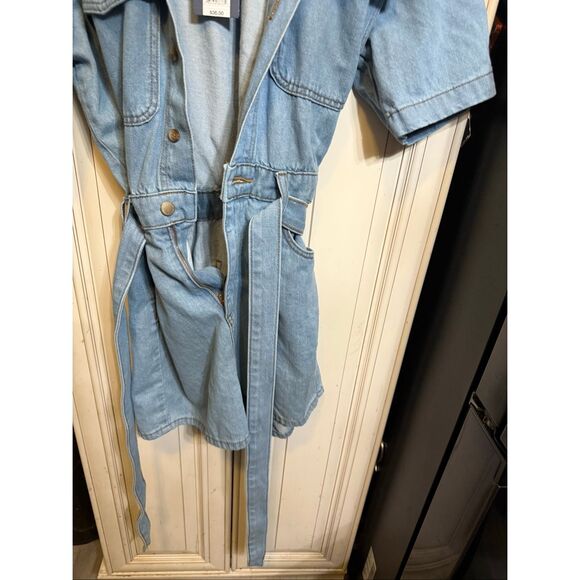 Universal Thread Women's Short Sleeve Button Front Belted Denim Romper Blue 4 NW - Picture 2 of 9